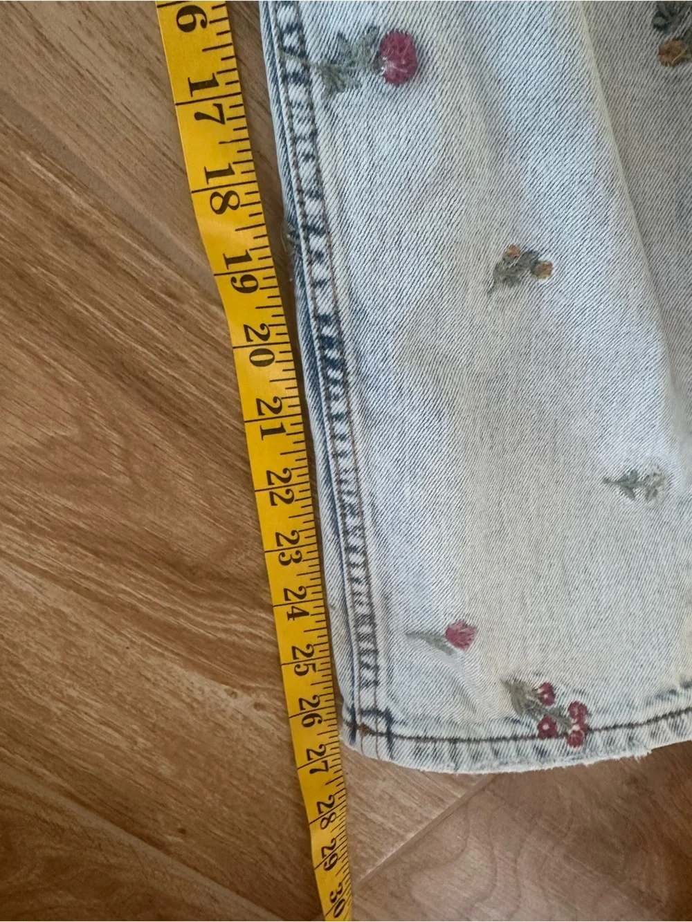 Driftwood   x Free People embroidered jeans featuring a light wash SZ 25